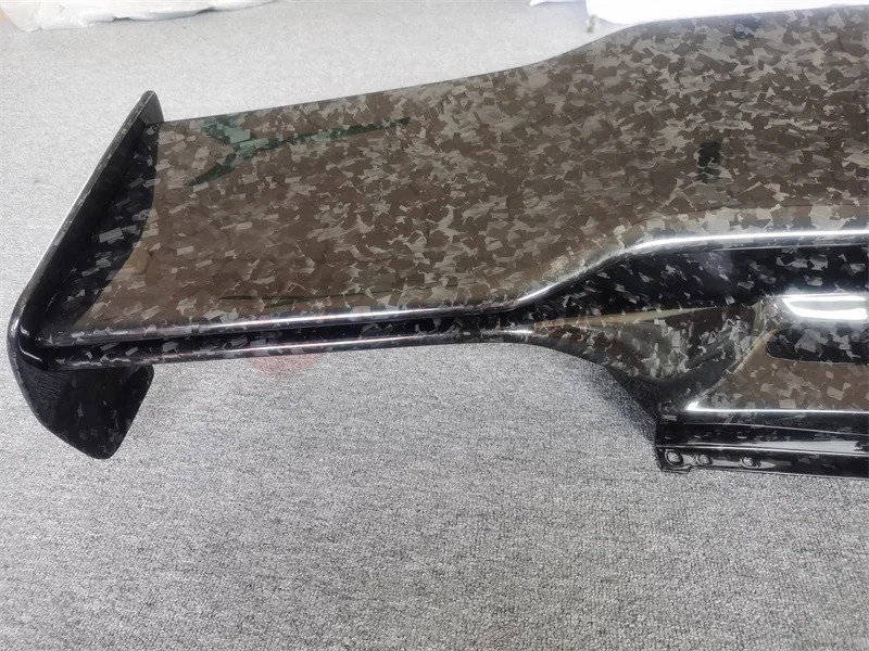 V-shaped Dry Carbon Fiber Forged Pattern Rear Spoiler, Suitable for Huracan LP580/LP610